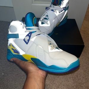 Worn only once. Jordan 8 Aqua White. Size 8.